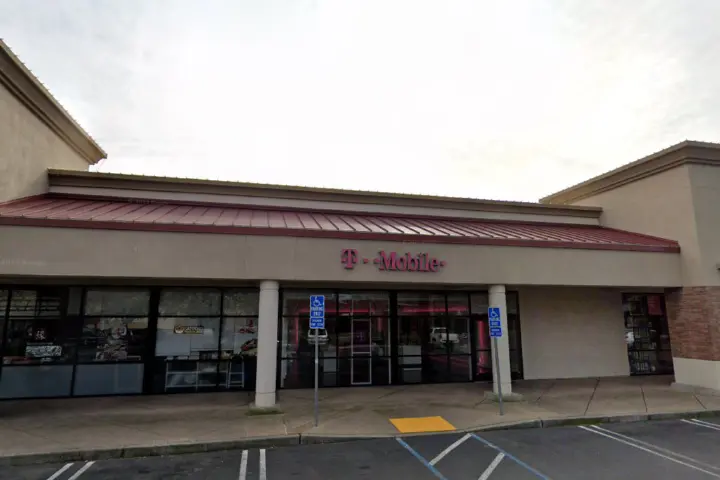 T-Mobile Balfour Rd & Walnut Blvd