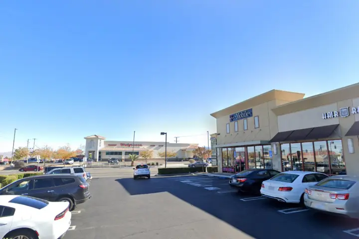 T-Mobile Bear Valley Rd & Hesperia