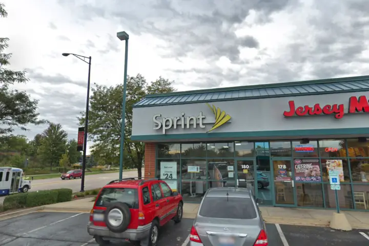 T-Mobile Biesterfield Rd & Wellington Ave