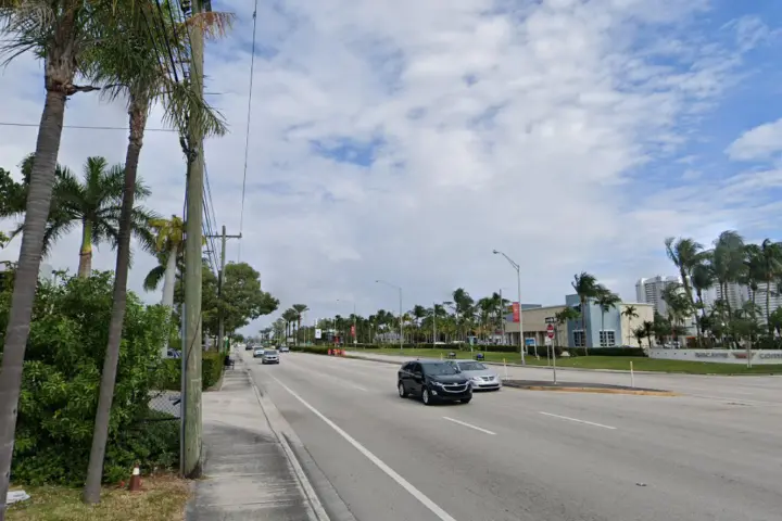 T-Mobile Biscayne Blvd & NE 146th