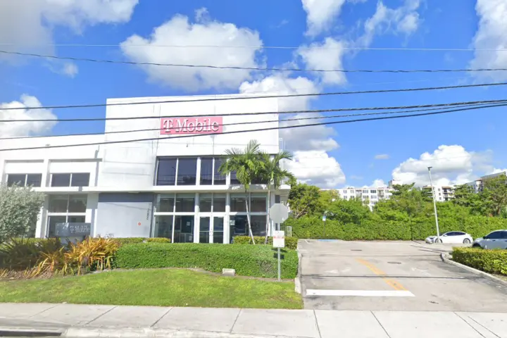 T-Mobile Biscayne Blvd & NE 178th St