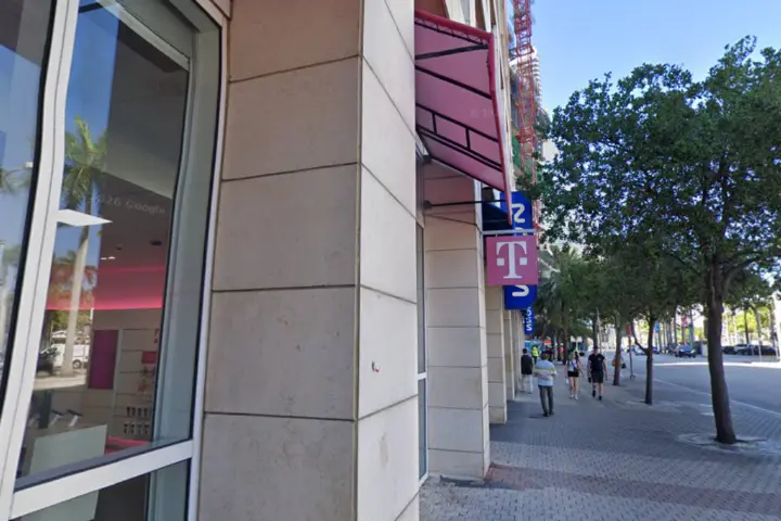 T-Mobile Biscayne Blvd & NE 2nd St