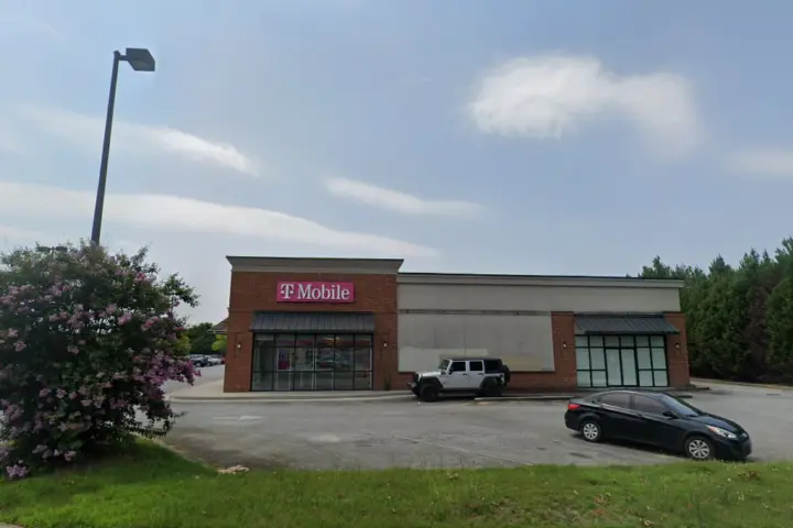 T-Mobile Booth Rd and S Davis Rd