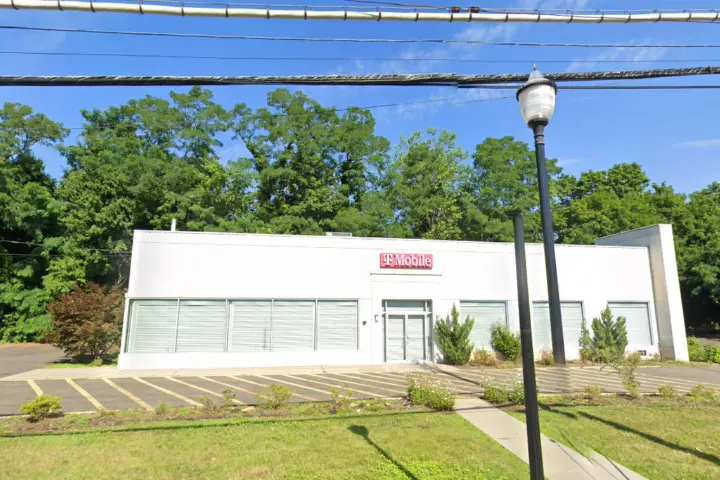 T-Mobile Boston Post Rd & Hommocks Rd