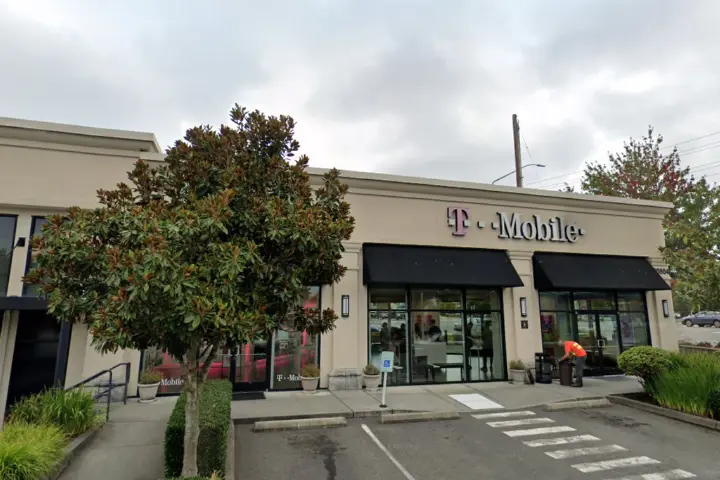 T-Mobile Bothell & 208th St