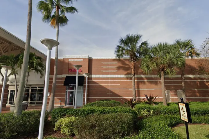 T-Mobile Brandon Exchange - East Ent