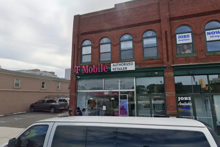T-Mobile Broadway & 3rd Ave