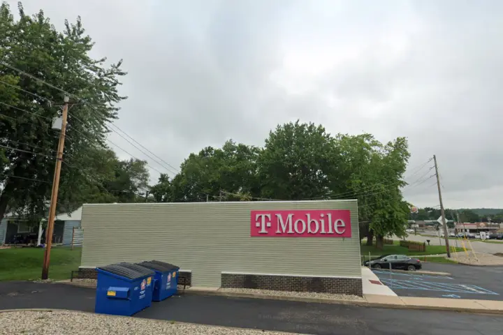 T-Mobile Broadway & Albert