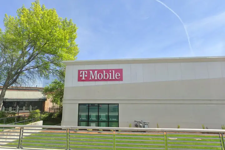 T-Mobile Broadway Ave & University Dr