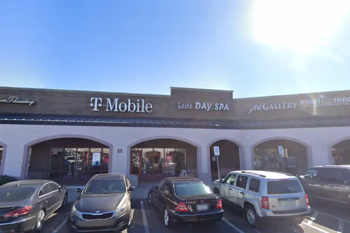 T-Mobile Broadway Blvd & E Williams Cir