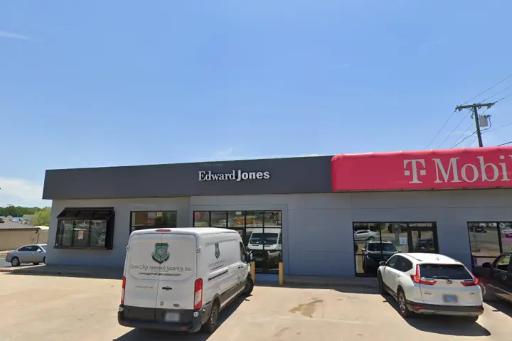 T-Mobile Broadway St & N 36th St