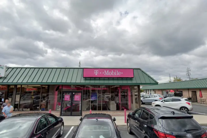 T-Mobile Brookside Av & Summerville Way