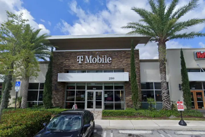 T-Mobile Buckingham Square