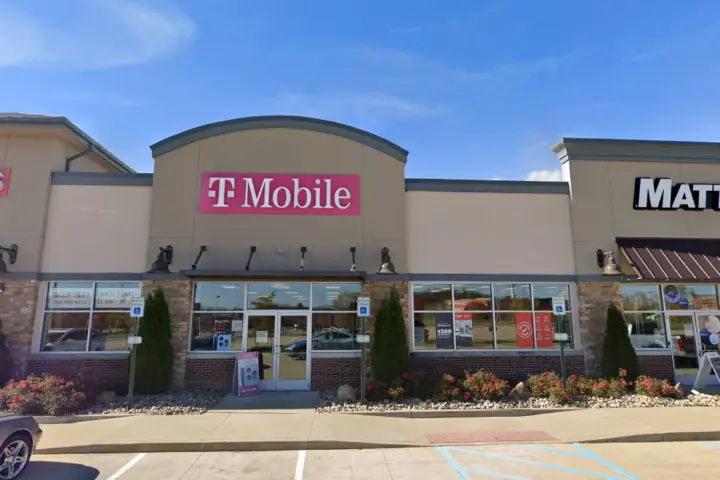 T-Mobile Cabela Dr & Stewart Ln