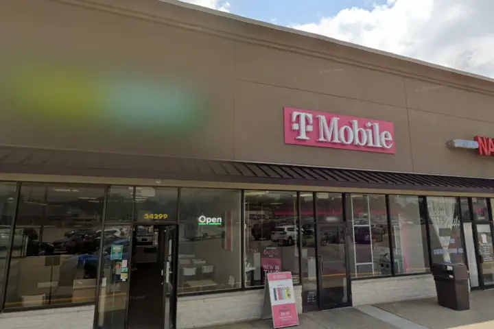 T-Mobile Center Ridge Rd & Pitts Blvd