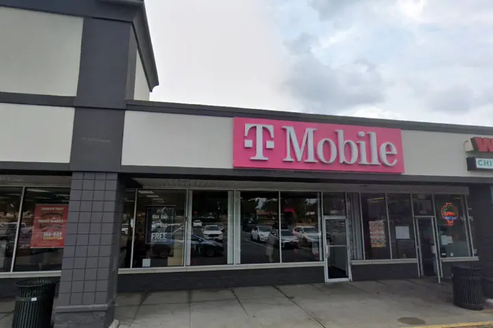 T-Mobile Centereach Square