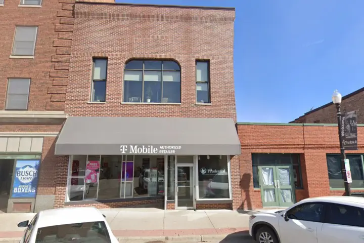 T-Mobile Central Ave N & 5th St NE