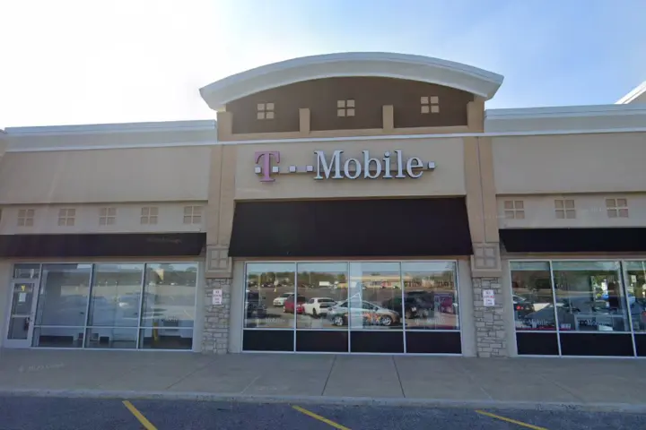 T-Mobile Cherrywood Plaza