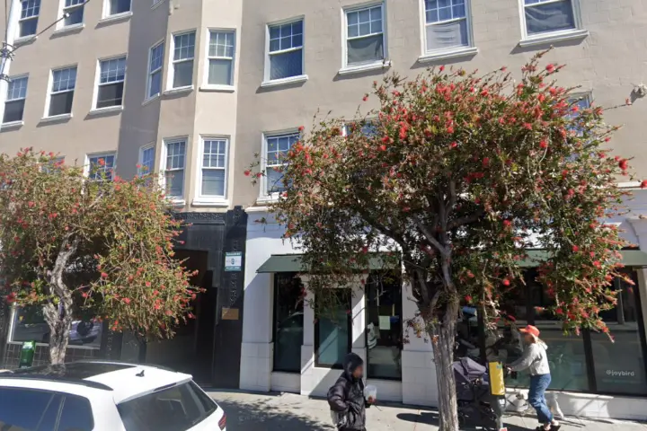 T-Mobile Chestnut St & Fillmore St