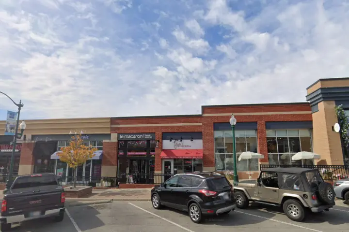 T-Mobile Clay Terrace Blvd & 146th St Trl