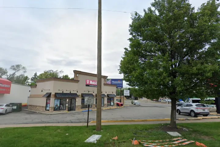 T-Mobile Clyde Park Ave SW & 28th St SW