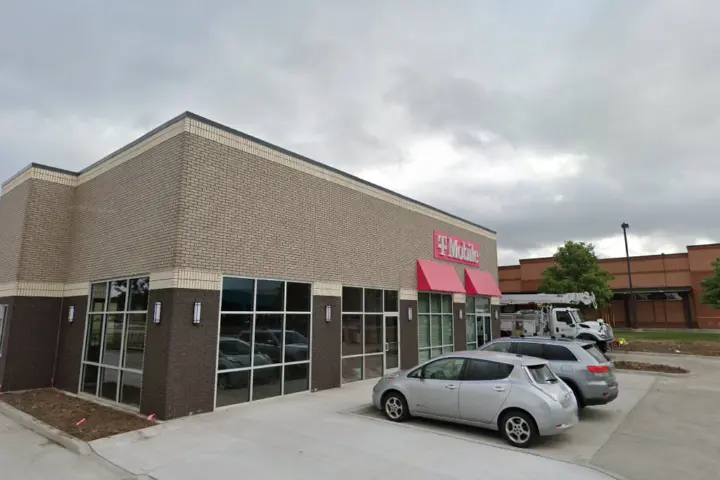 T-Mobile Collins Rd NE & Lindale Dr NE