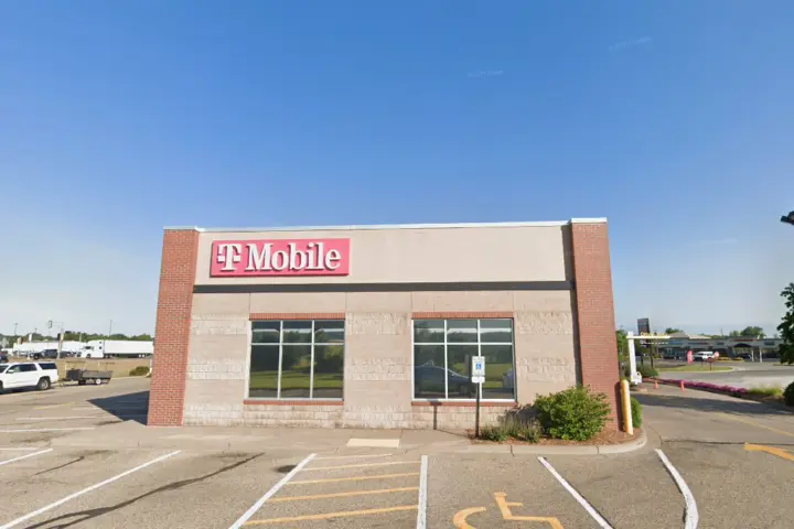 T-Mobile Commercial Blvd & 30th Ave