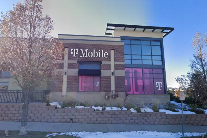 T-Mobile Commons St & E Lincoln Ave