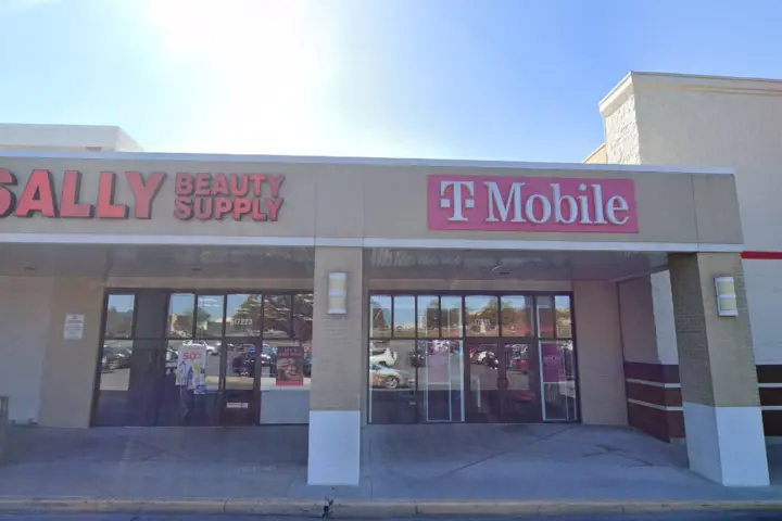 T-Mobile Crosspoint Shopping Central