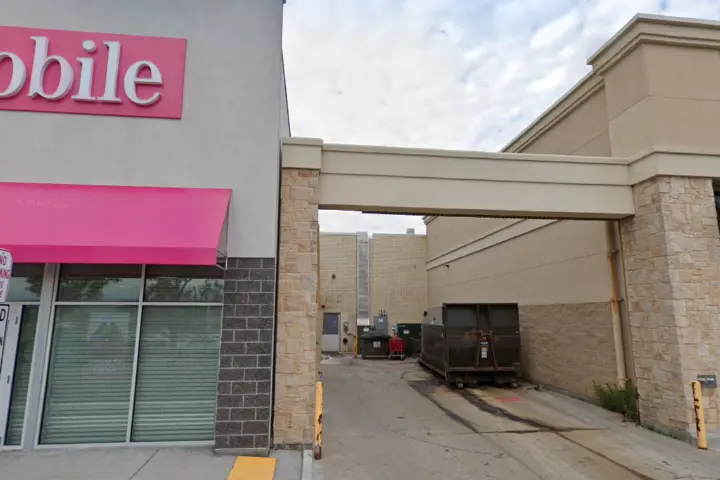 T-Mobile Dakota Square Mall