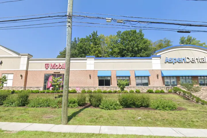 T-Mobile Danbury - Newtown Rd