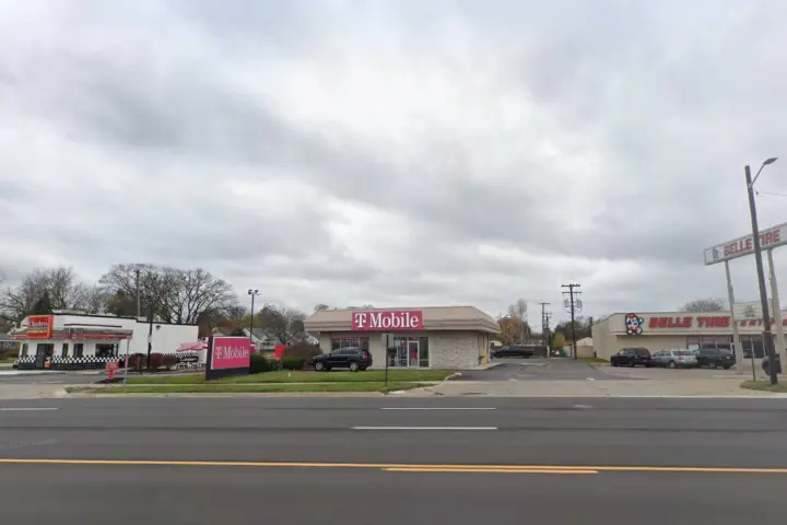 T-Mobile Dix Hwy & Cleveland Ave