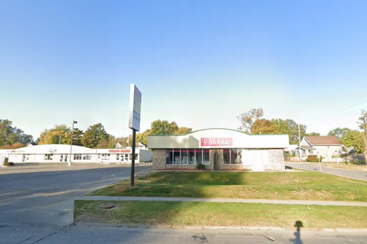 T-Mobile E 14th & University
