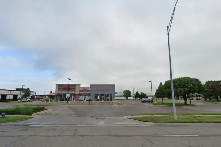 T-Mobile E 17th Ave & Super Plz