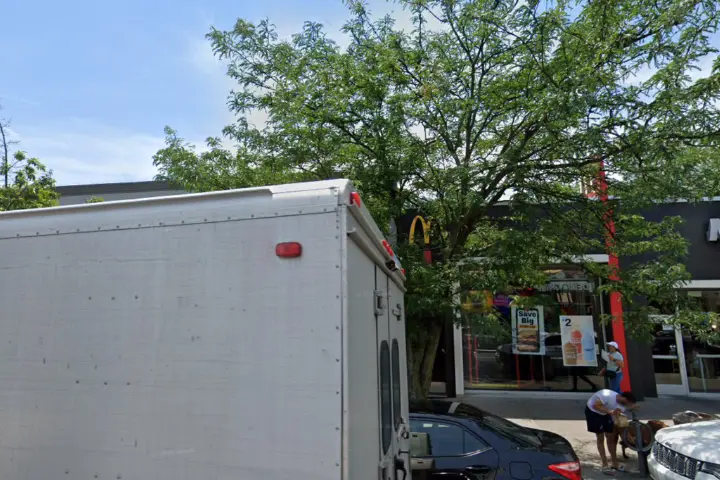 T-Mobile E 204th St & Perry Ave