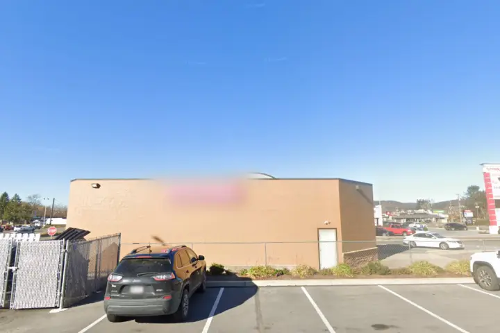 T-Mobile E 3rd St & Clayton Ave