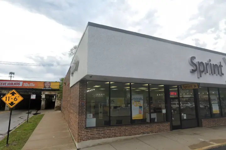 T-Mobile E 95th St & S Jeffery Ave