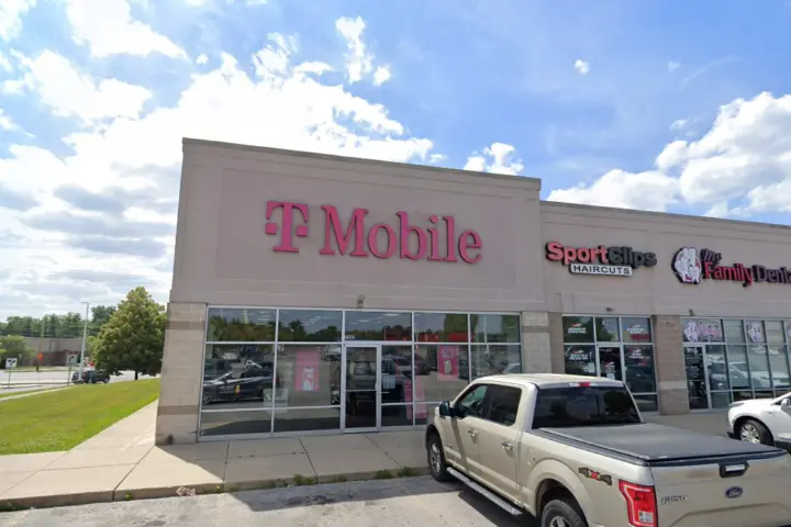 T-Mobile E Broad St & Waggoner Rd