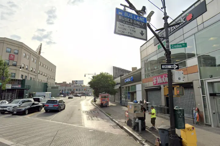 T-Mobile E Fordham Rd & Grand Concourse