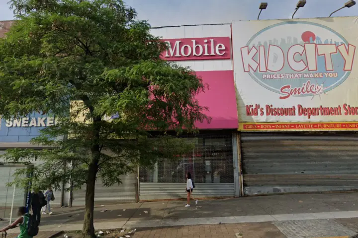 T-Mobile E Fordham Rd & Kingsbridge Rd