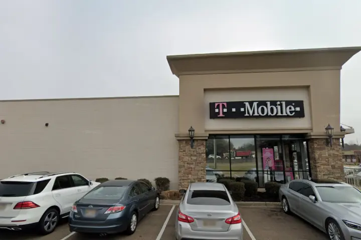 T-Mobile E Frontage Rd & Old Square Rd