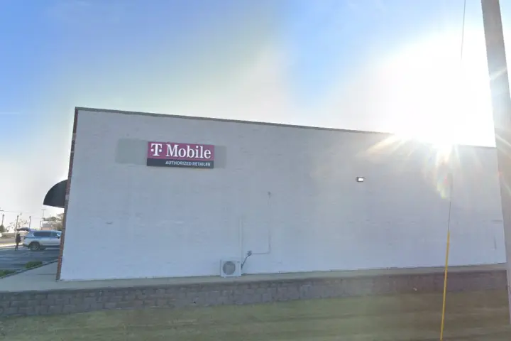 T-Mobile E Highland Dr & Red Wolf Blvd