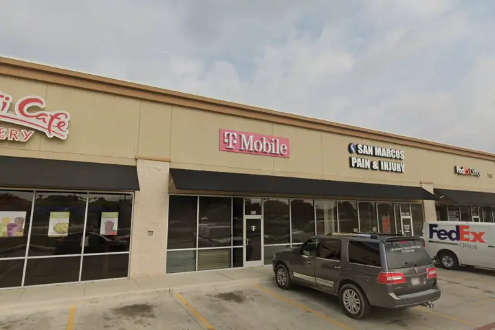 T-Mobile E Hopkins St & N I-35