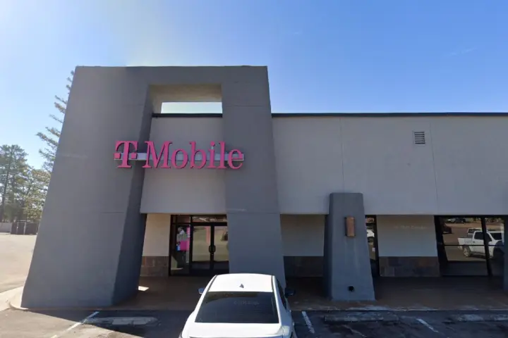 T-Mobile E Hwy 260 & N Beeline Hwy