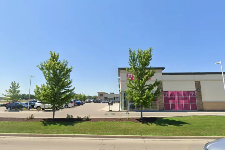 T-Mobile E Lincoln Way & 43rd Ave