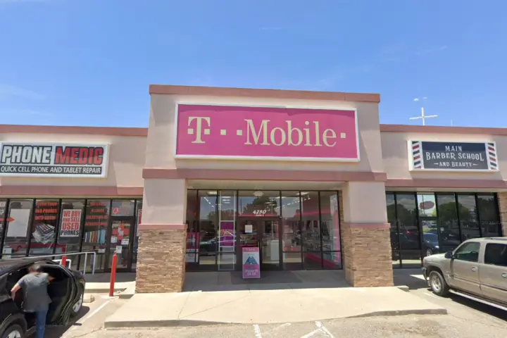 T-Mobile E Main & 30th St