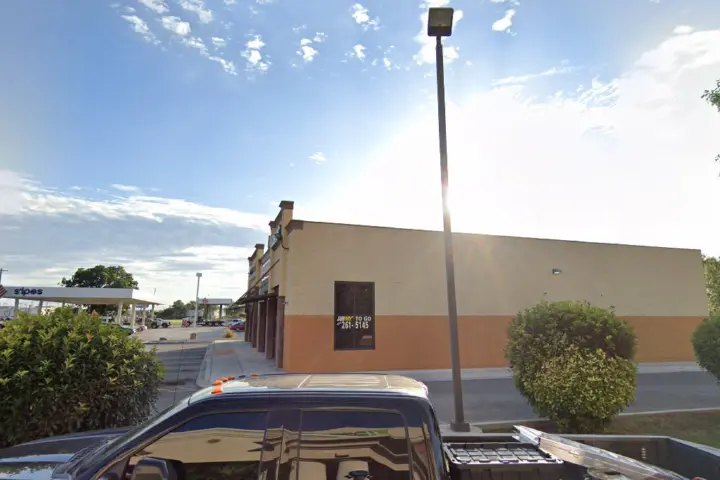 T-Mobile E Main St & Ham Ln