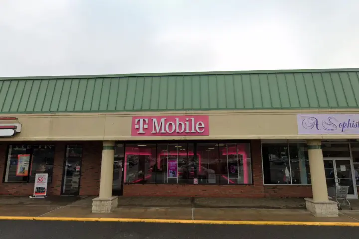 T-Mobile E Main St & Mainline Dr