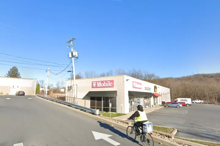 T-Mobile E Main St & Route 222