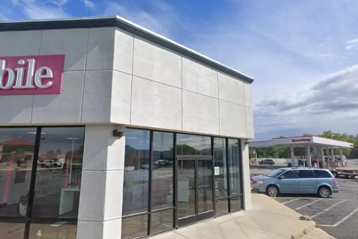 T-Mobile E Main St & Trinity Ave